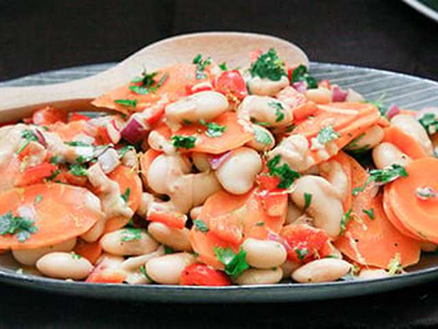 Foto Wortelsalade met limabonen en tahindressing