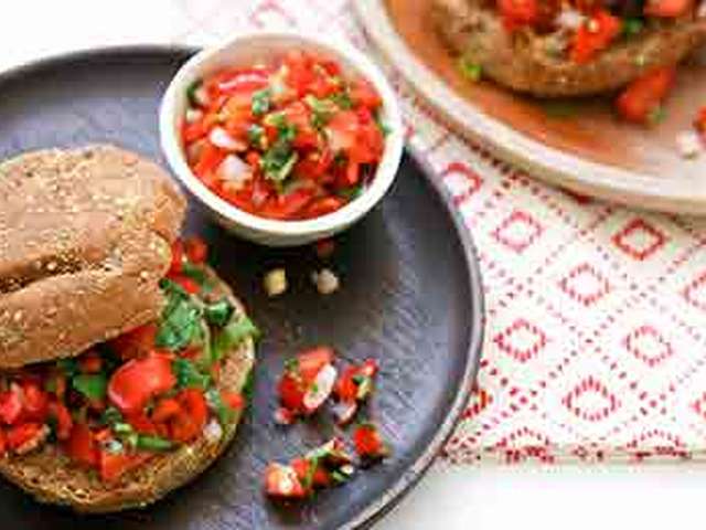 Foto Pan bagnat (Franse broodjes met groente)