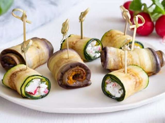 Foto Courgetterolletjes met romige groentespread