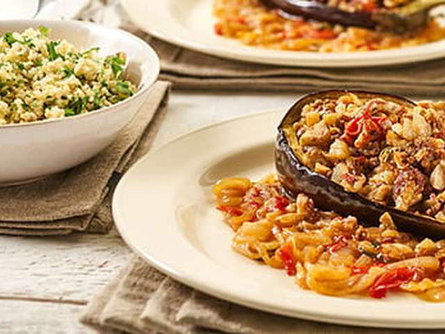 Foto Aubergine met notengehakt en bulgur