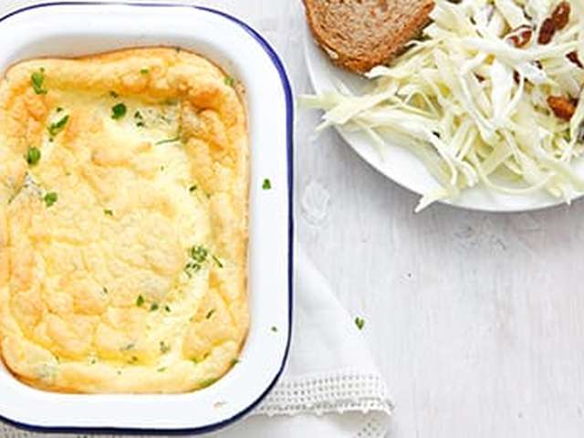 Foto Luchtige kaasomelet met witte koolsalade