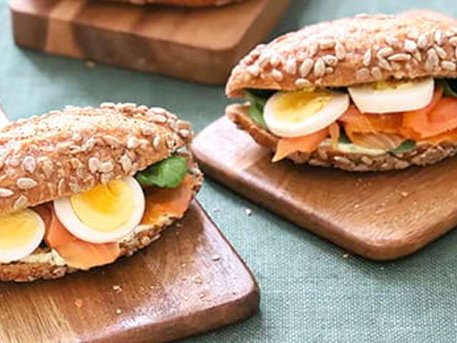 Foto Broodje met zalm en ei