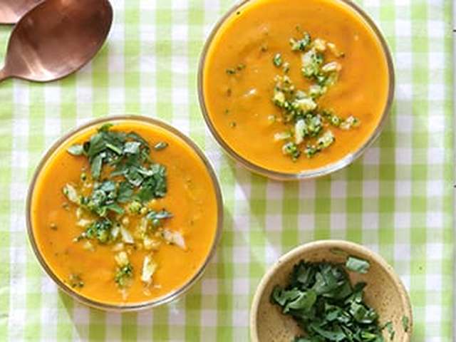 Foto Zoete aardappelsoep met broccoli