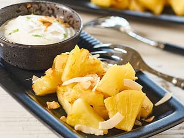 Foto Gebakken ananas met kokos en limoenyoghurt
