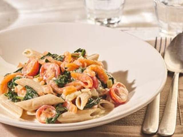 Foto Penne met romige spinazie en zalm