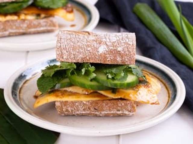 Foto Baguette met lente-ui omelet