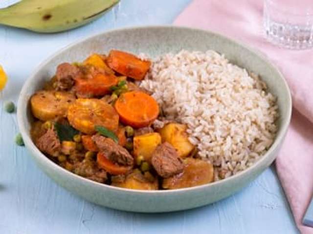 Foto Stoba di karni (Stoofschotel met rundvlees en groente)