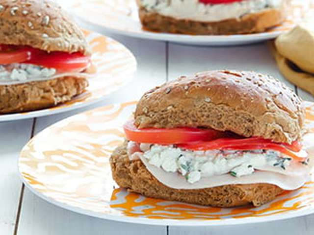 Foto Volkorenbroodje kipfilet