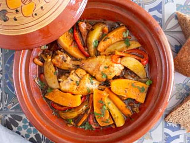 Foto Tajine met kip en pompoen