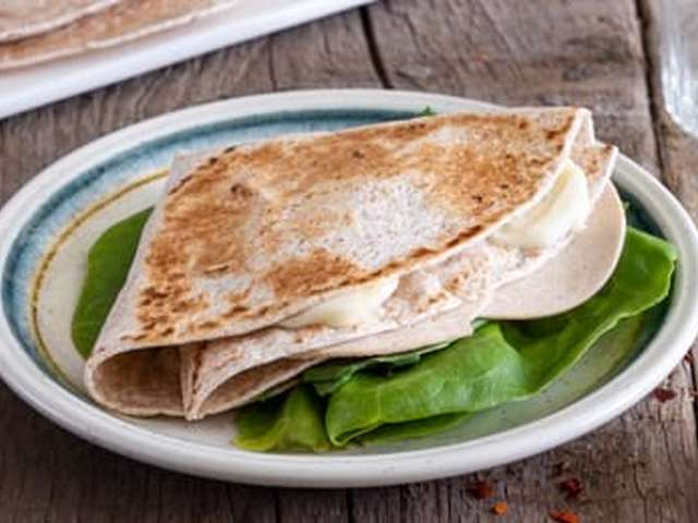 Foto Tiktok wrap met vega kipfilet en mozzarella