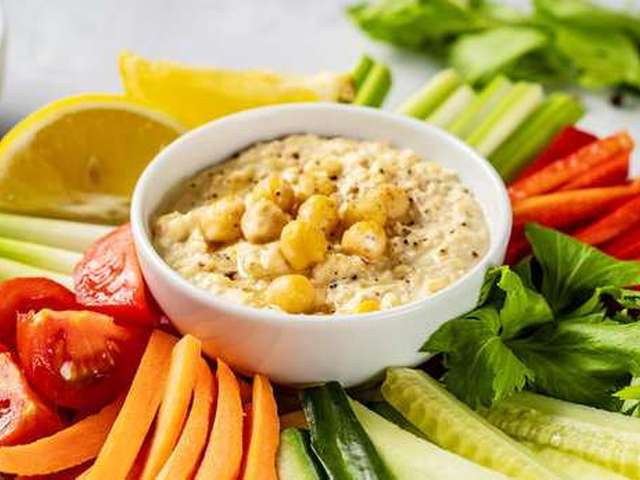 Foto Zelf hummus maken