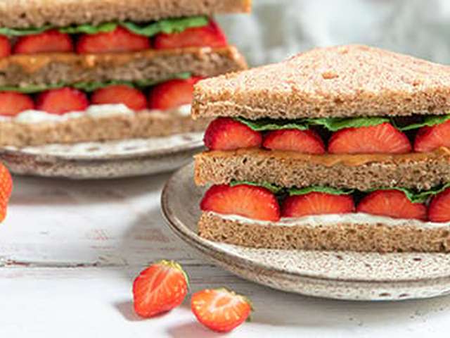 Foto Aardbeiensandwich met munt