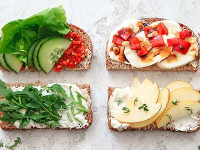 Foto Boterham mozzarella en rode paprika