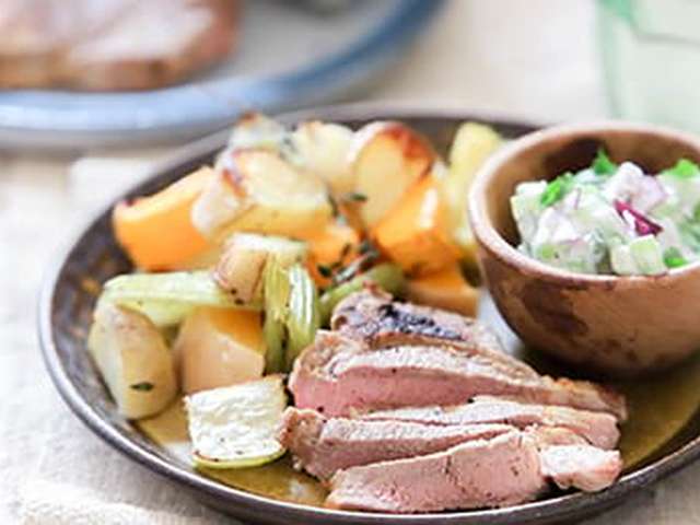 Foto Lamsmedaillons met koriandersalsa, groente en aardappelpartjes