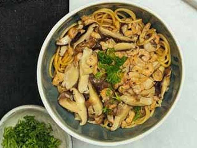 Foto Pasta met garnalen en shiitake
