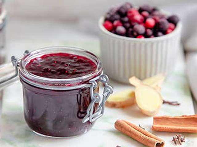 Foto Gekruid bessengelei