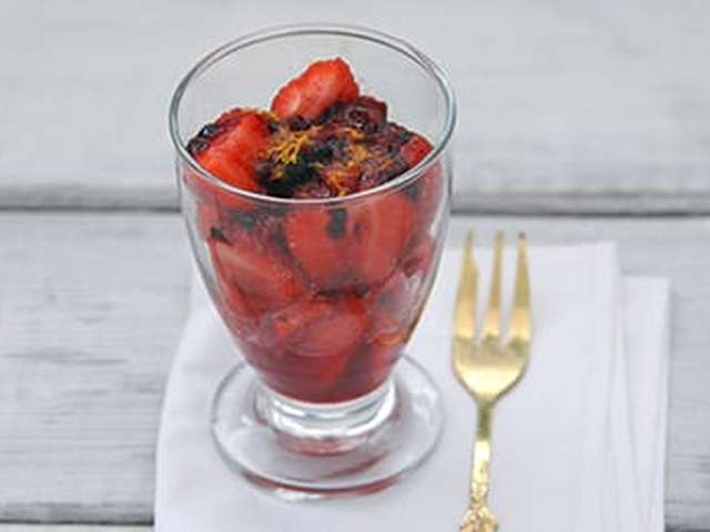 Foto Aardbeien met bessenjam