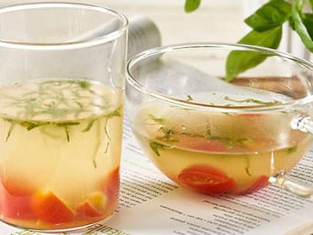 Foto Bouillon met tomaatjes