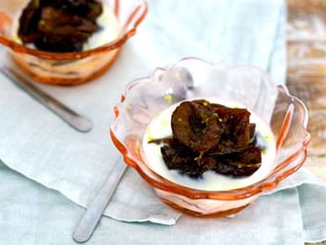 Foto Pruimen met vanilleyoghurt