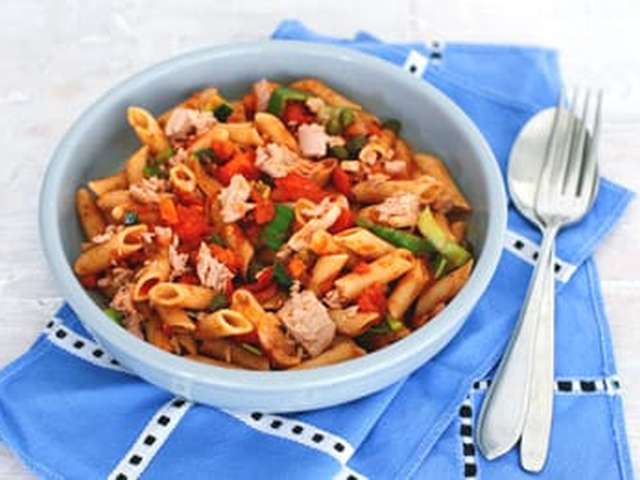 Foto Penne met tonijn en roerbakgroente