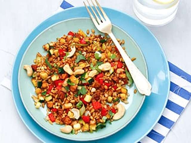 Foto Bulgur met groente, tofu en noten