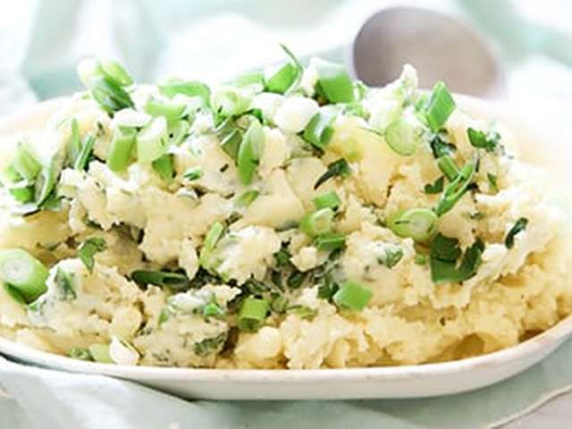 Foto Kruidige aardappelpuree met kip