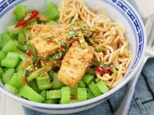 Foto Gebakken tofu met pittige saus