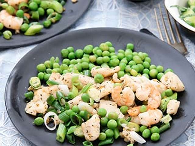 Foto Gestoofde pangasius met erwtjes