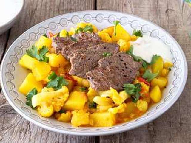 Foto Aardappel-bloemkoolcurry met bief