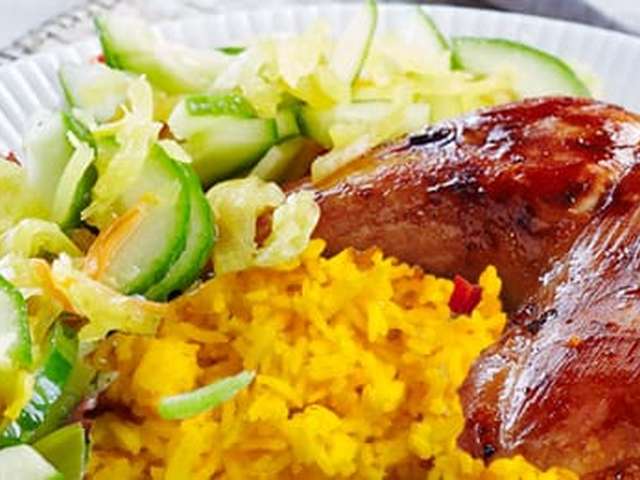 Foto Ajam goreng met komkommersalade