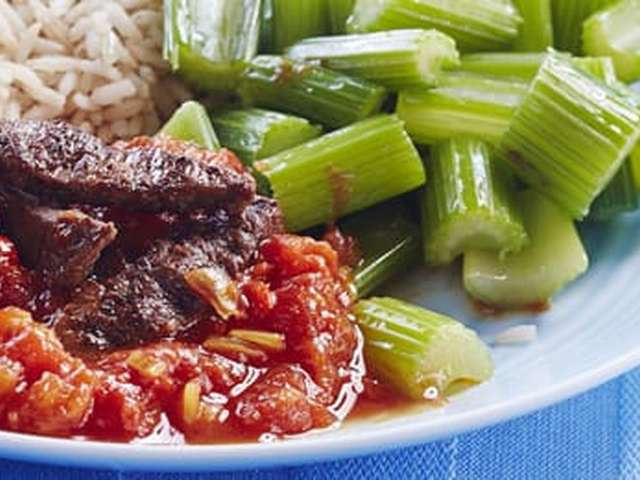 Foto Geroerbakte rundvleesreepjes met pittige tomatensaus