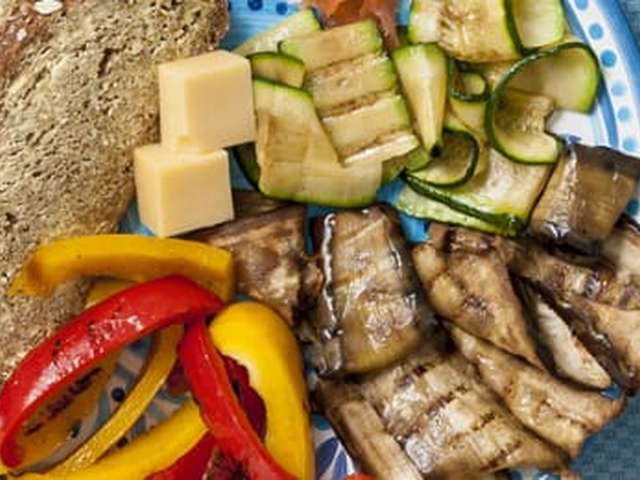 Foto Gegrilde groente met brood