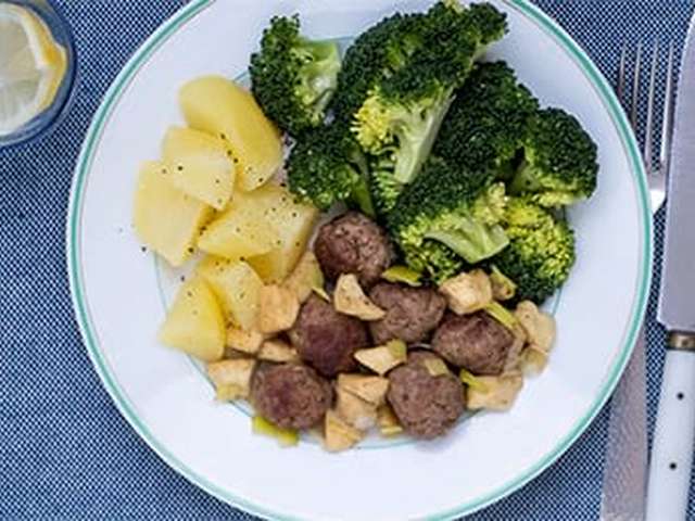 Foto Gehaktballetjes met appel en broccoli