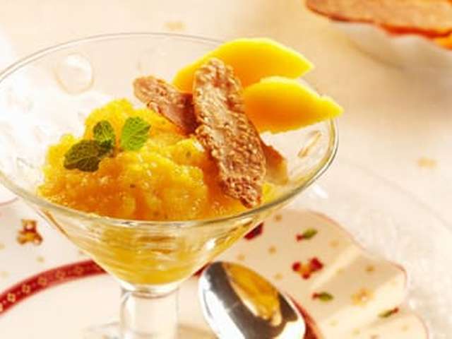 Foto Mangoijs met sesamwafeltje