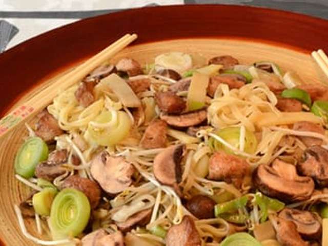 Foto Mie met kalkoen en champignons