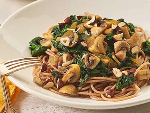 Foto Spaghetti met spinazie en noten