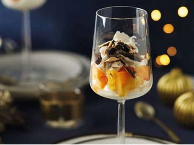 Foto Romig dessert met sinaasappel en chocolade