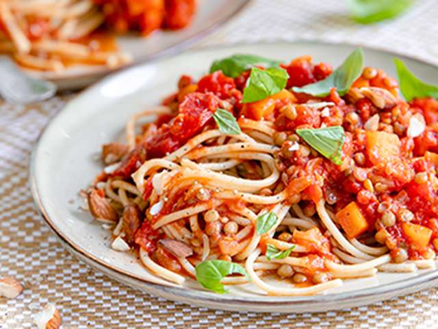 Foto Spaghetti met tomaten-linzensaus