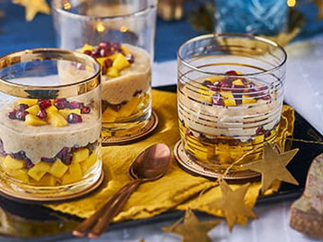 Foto Vanillecustard met mango en granaatappel