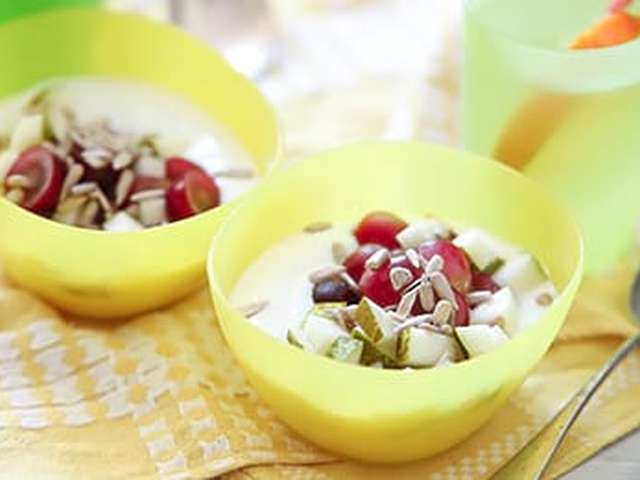 Foto Yoghurt met fruit en pitten
